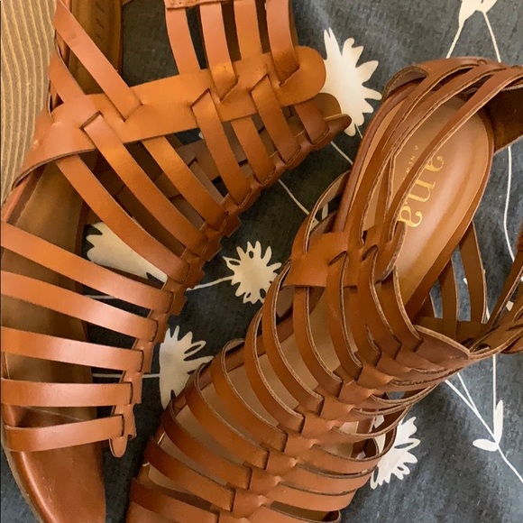 Sandals - Picture 3 of 3